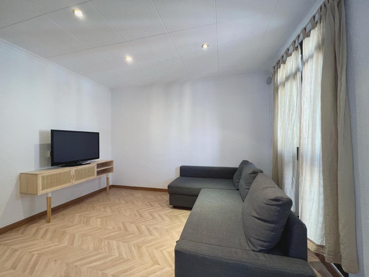 Stay U-Nique Apartments Calabria Barcelona Bagian luar foto